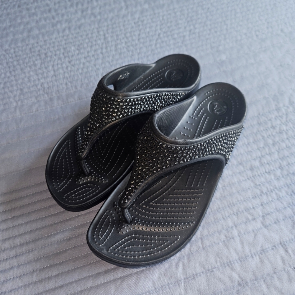 Crocs Sandals Flip Flops Sloane Embellish Thongs Black Women's size 11